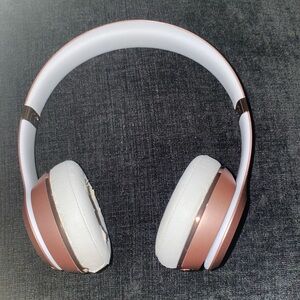 Rose gold Beats Solo 3 headphones #BeatsSolo #DrDreBeats #BeatsHeadphones